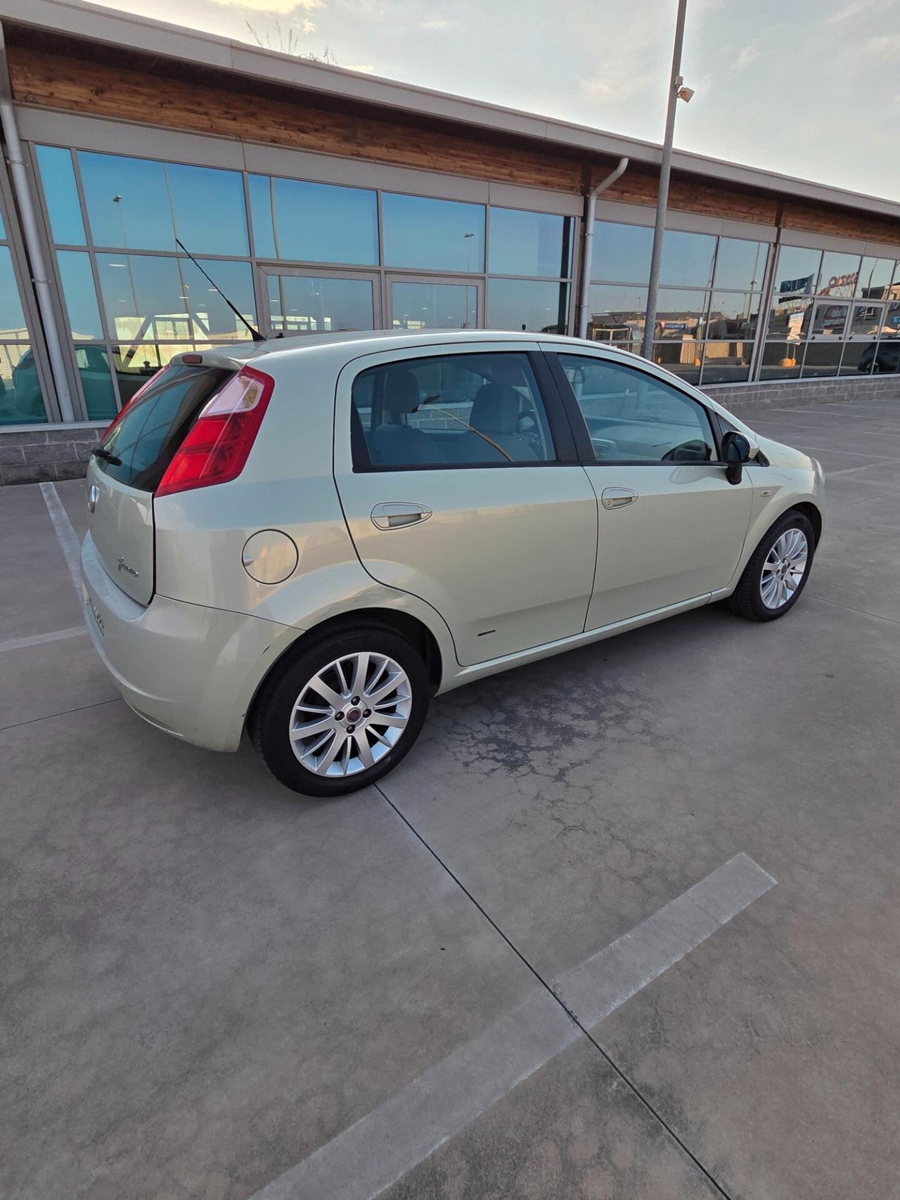 Fiat Grande Punto 1.3 MJT 75 CV 5 porte Dynamic
