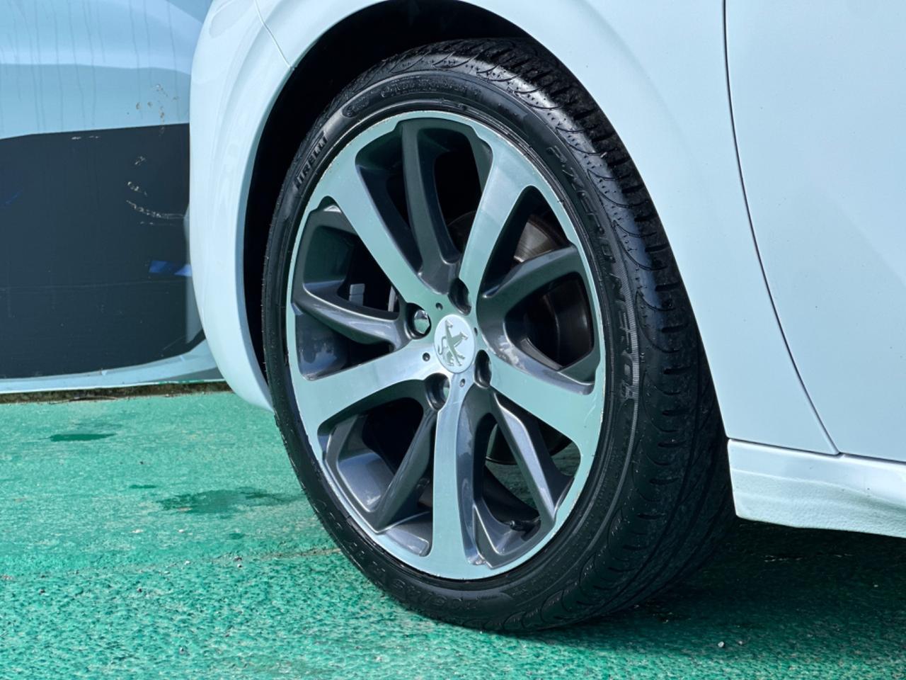 Peugeot 208 1.6 e-HDI 115cv Allure 2012