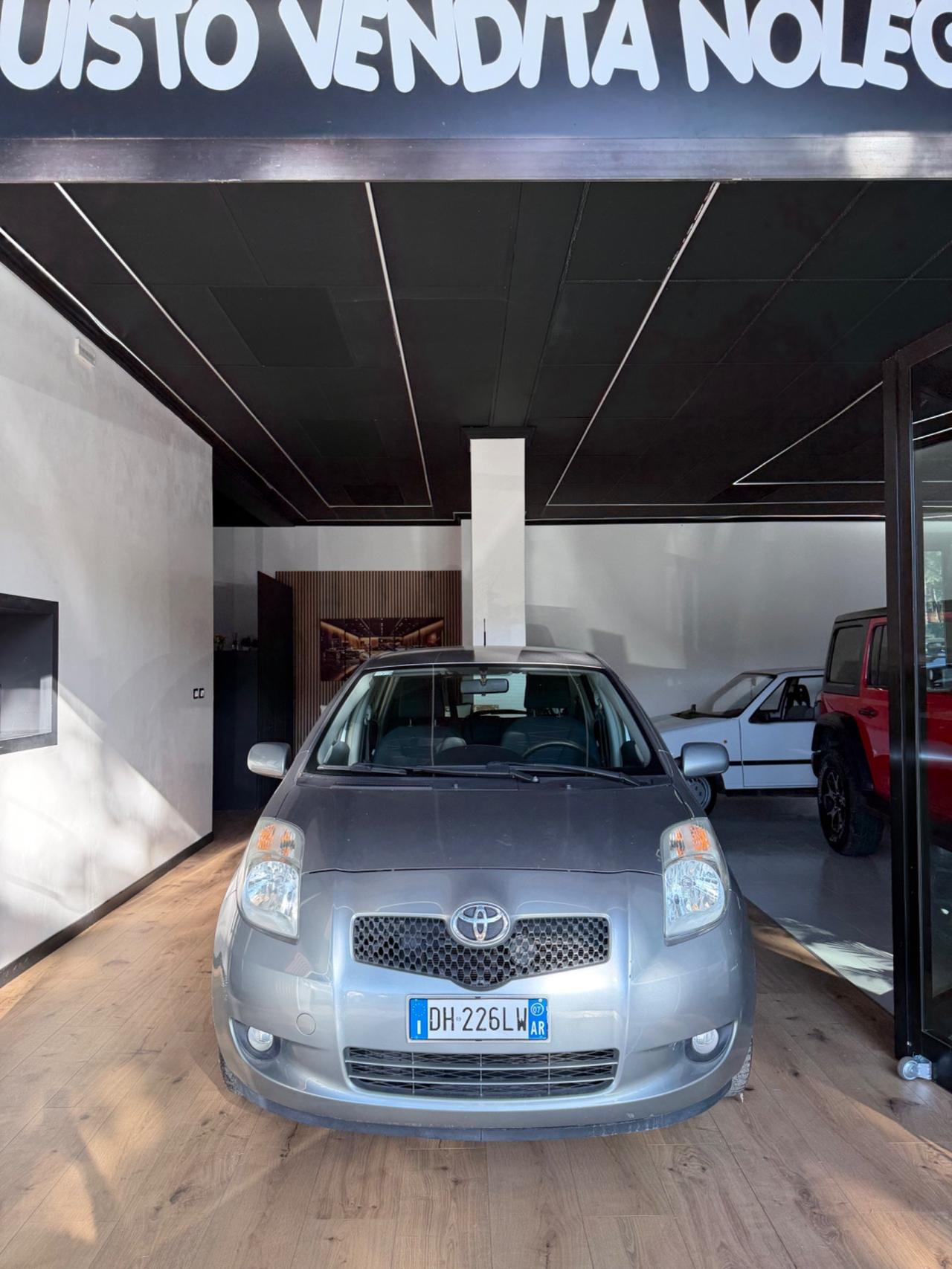 Toyota Yaris 1.0 5 porte Sol
