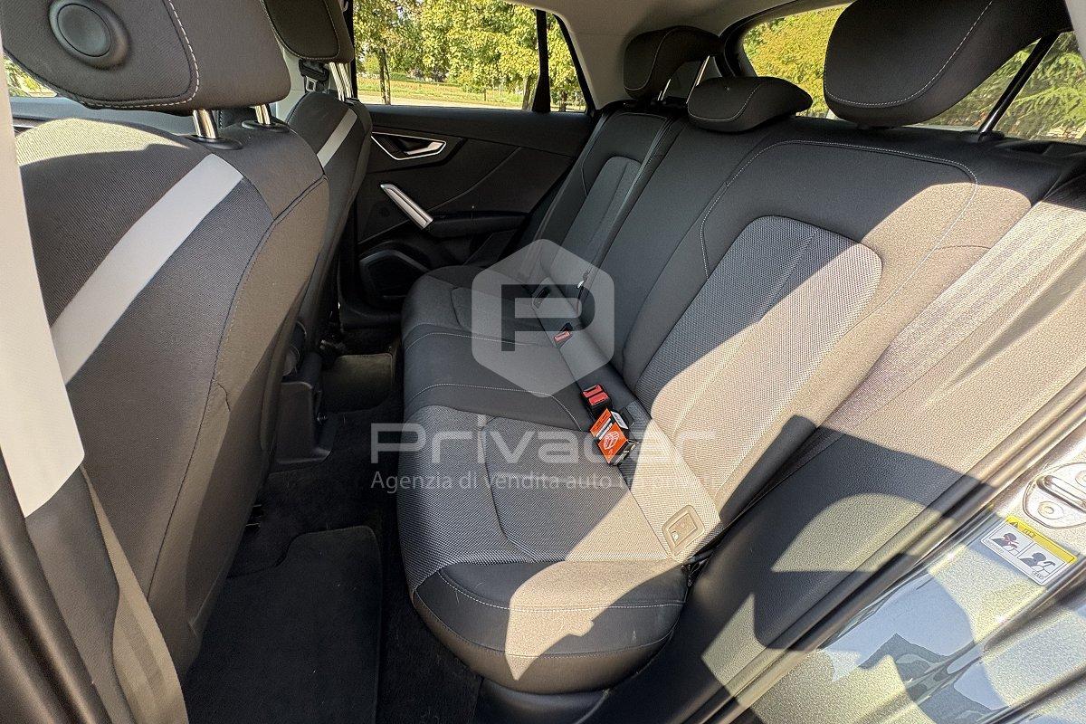 AUDI Q2 30 TDI S tronic Identity Black