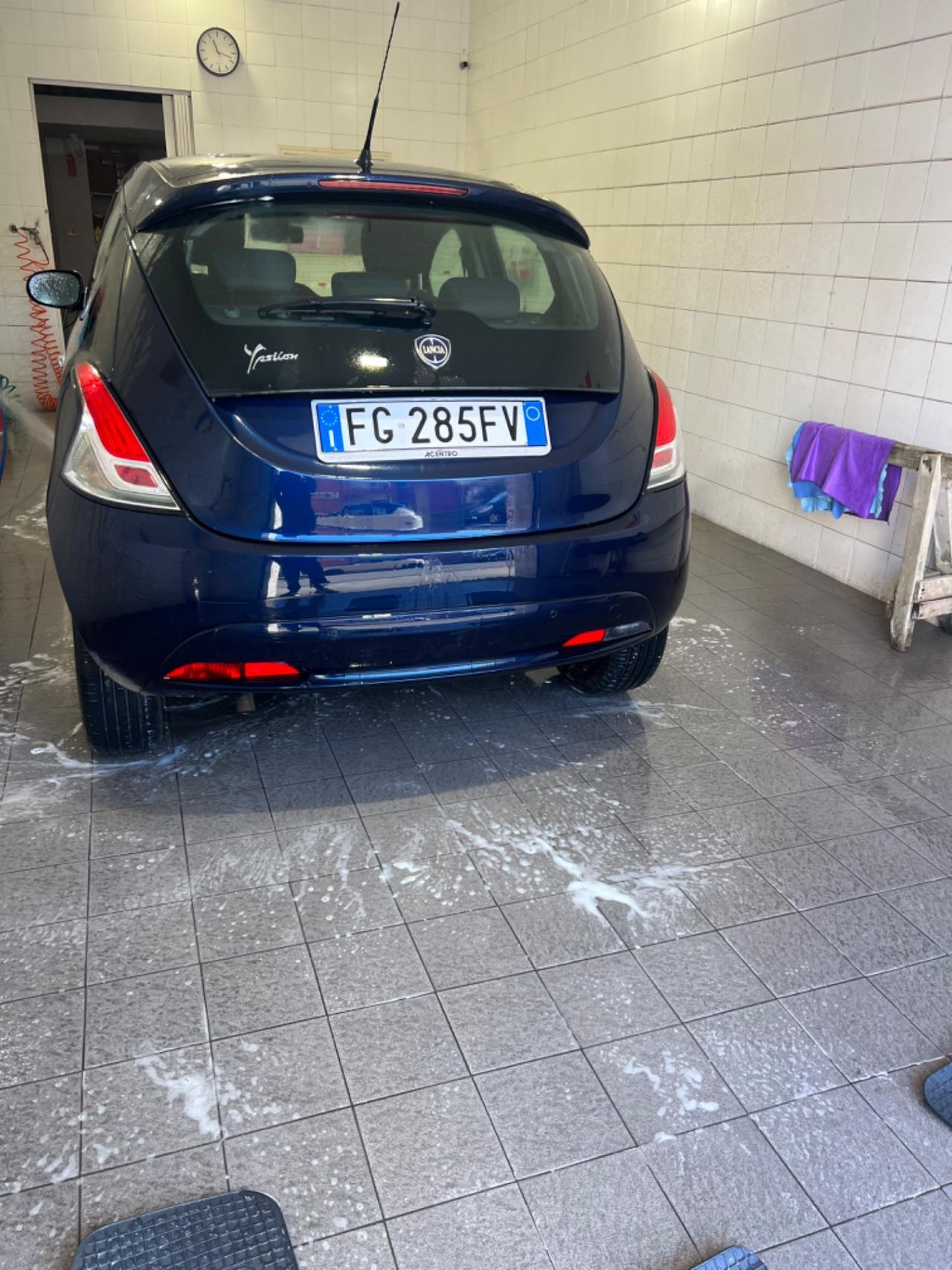 Lancia Ypsilon 1.2 69 CV 5 porte Silver