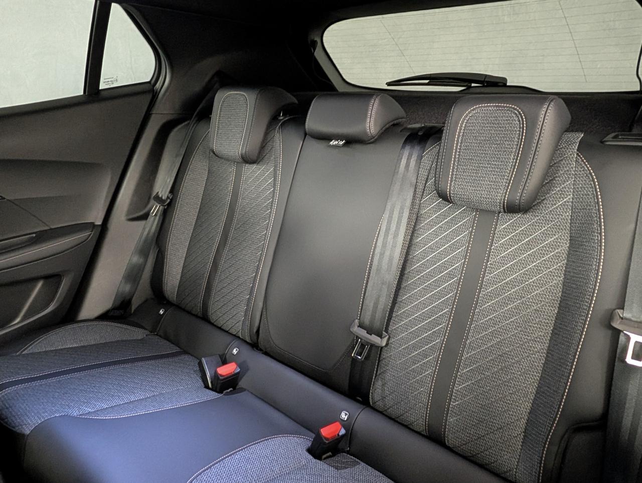 Peugeot 2008 1.2 puretech 100cv Allure