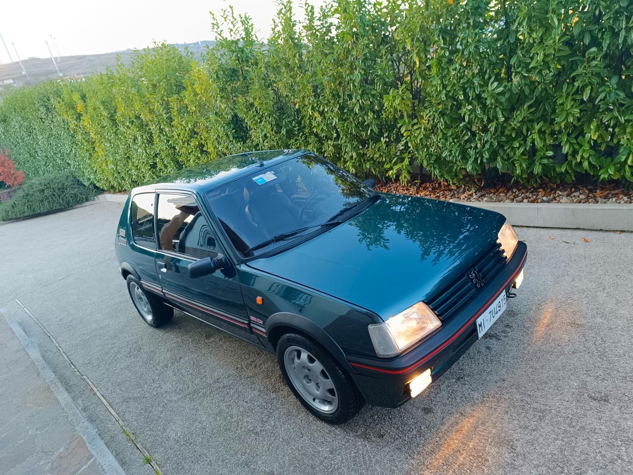 Peugeot 205 1.9 GTI Plus verde Sorrento