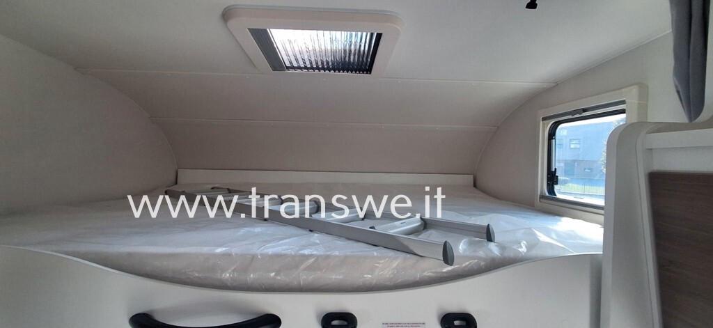 Carado A364 Camper mansarato con letto matrimoniale e maxi garage