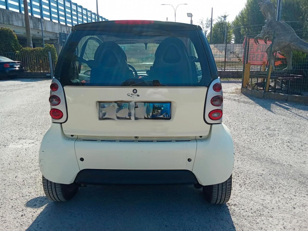 Smart 700 city-coupé pure (45 kW)