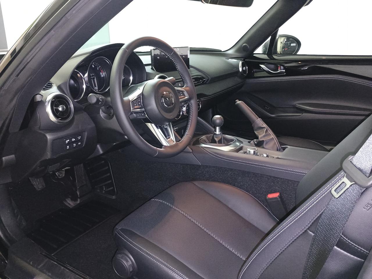 Mazda MX-5 1.5L Skyactiv-G RF Exclusive-Line - Prezzo di Listino €. 39.400,00 Prezzo Promo €. 35.900,00