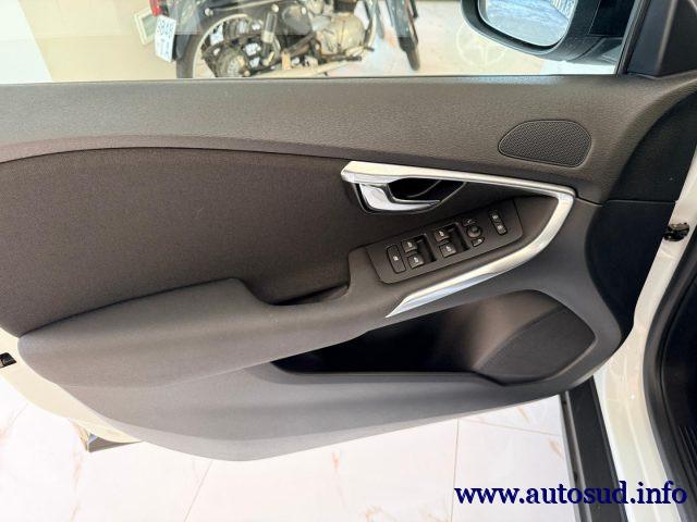 VOLVO V40 Cross Country D2 Geartronic