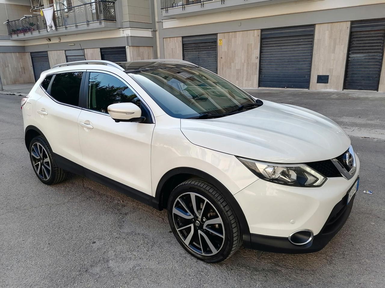 Nissan Qashqai 1.5 dCi DPF TEKNA TETTO FULL