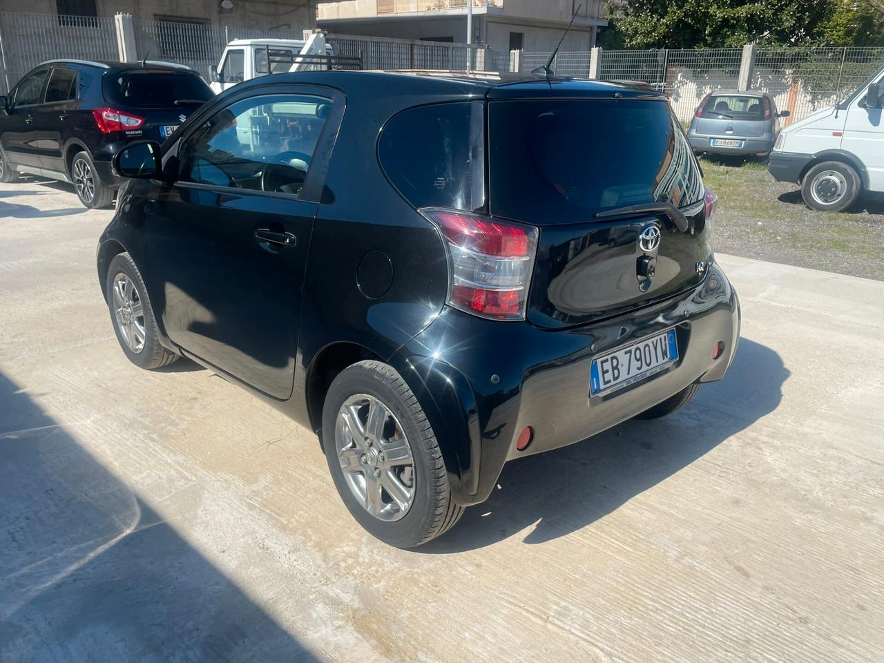 Toyota IQ benzina 1.0 cambio automatico guida neopatentati Gioia Tauro