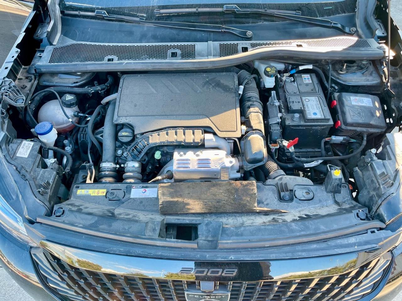 Peugeot 2008 PureTech 100 S&S Allure 2023 **VEICOLO SINISTRATO***VA IN MOTO