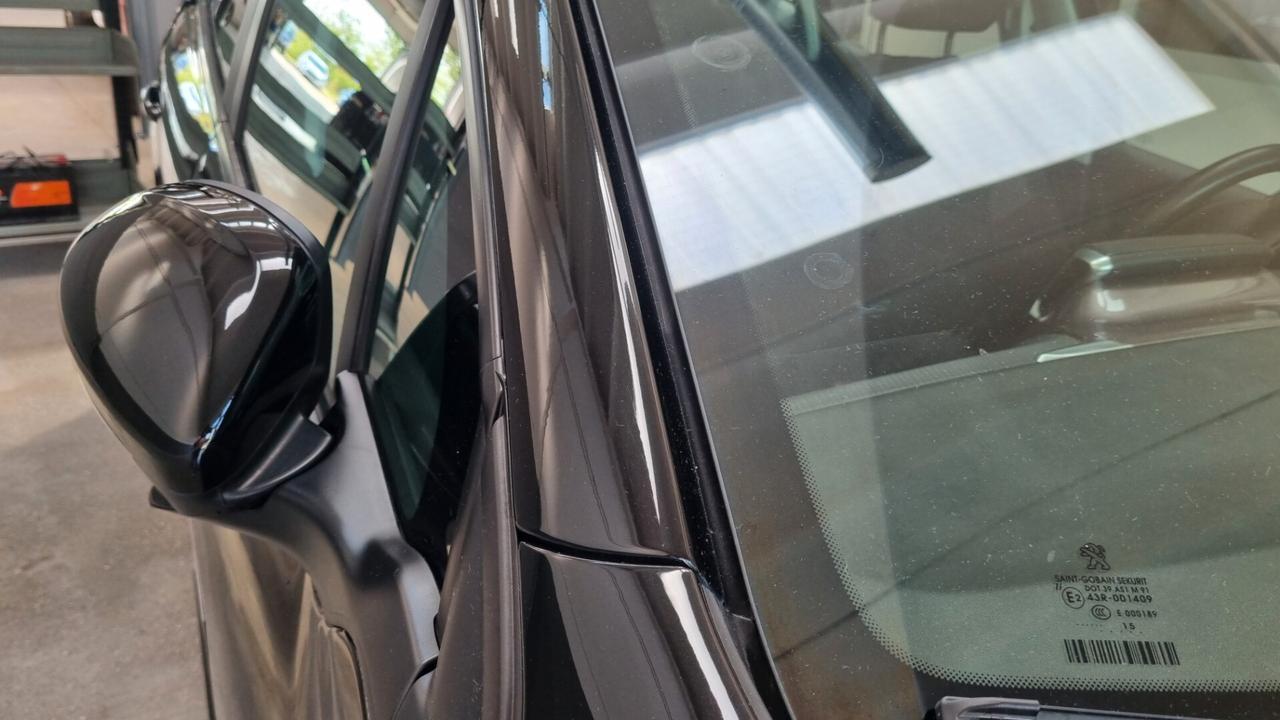 Peugeot 2008 1.2 KM 31.600 UNICO PROPRIETARIO,DISTRIBUZIONE FATTA