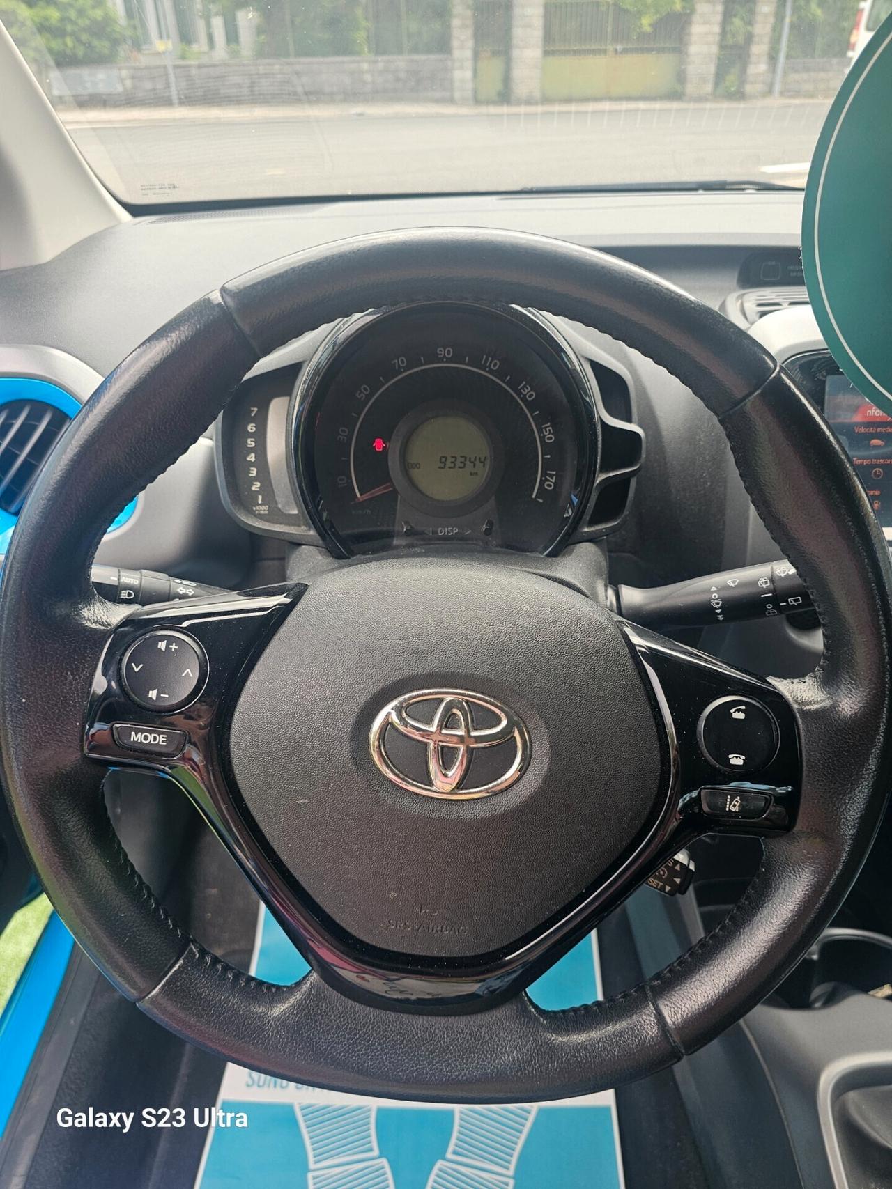 Toyota Aygo Connect 1.0 VVT-i 72 CV 5 porte x-clusiv