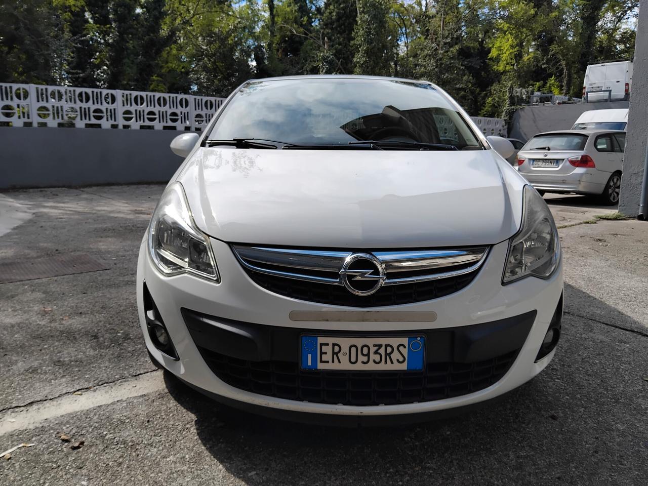 Opel Corsa 1.2 gpl garanzia