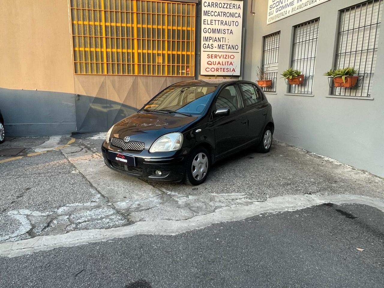 Toyota Yaris 1.0 5 porte