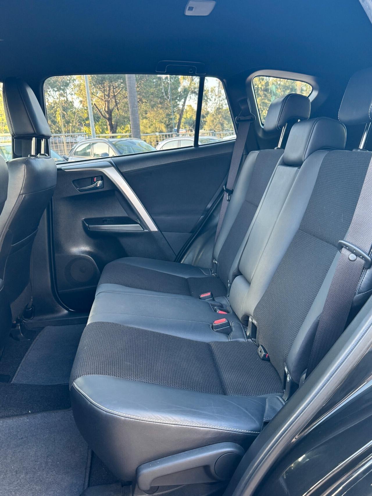 Toyota RAV 4 2.0D 2wd Lounge