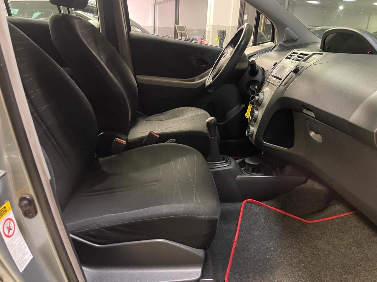 Toyota Yaris 1.0 5 porte Sol