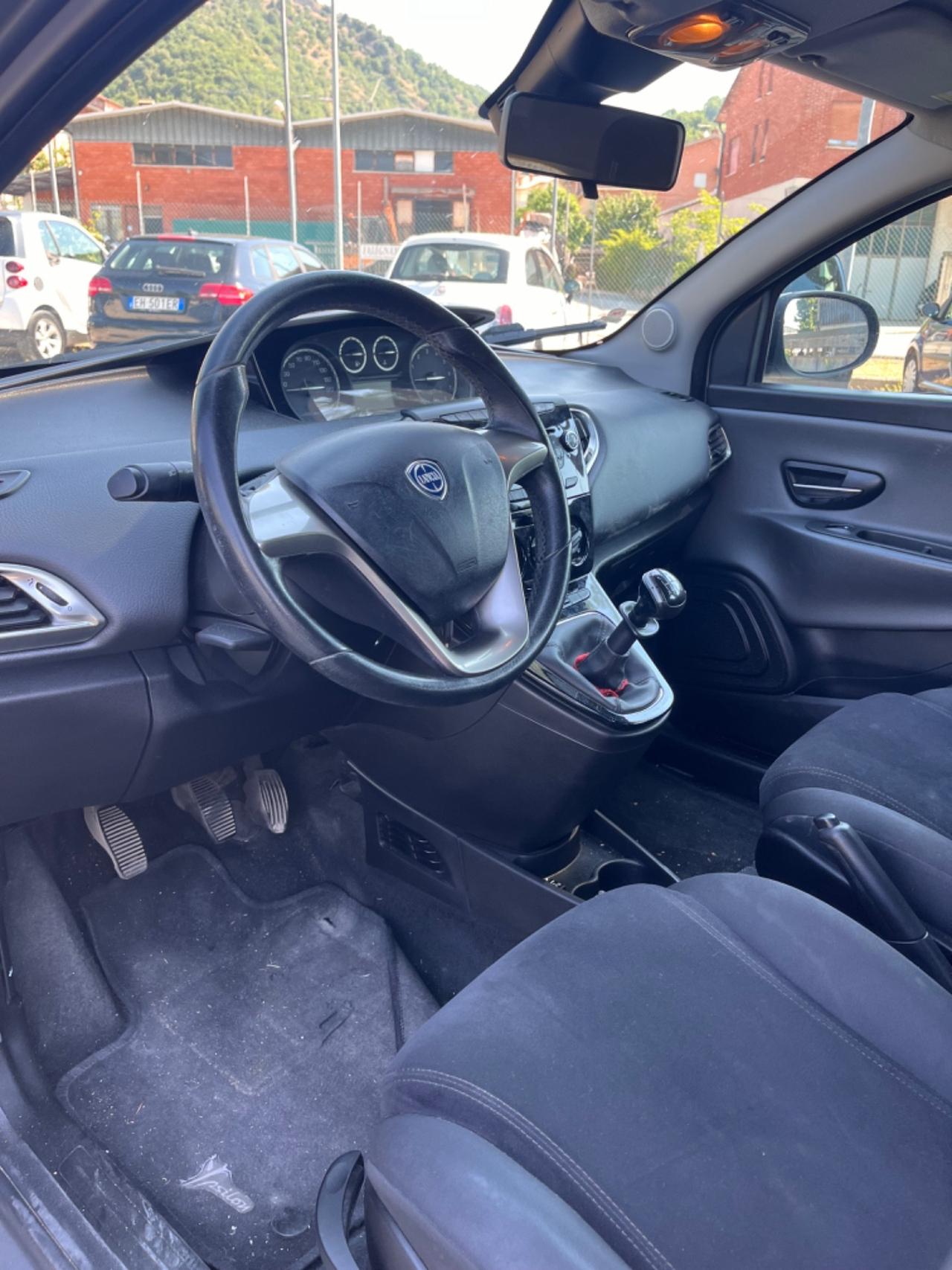 Lancia Ypsilon 1.2 GPL 69 cv 2014