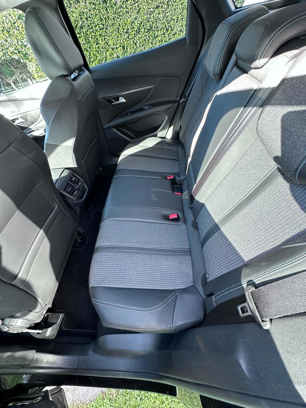 Peugeot 3008 BlueHDi 130 S&S EAT8 Active Pack