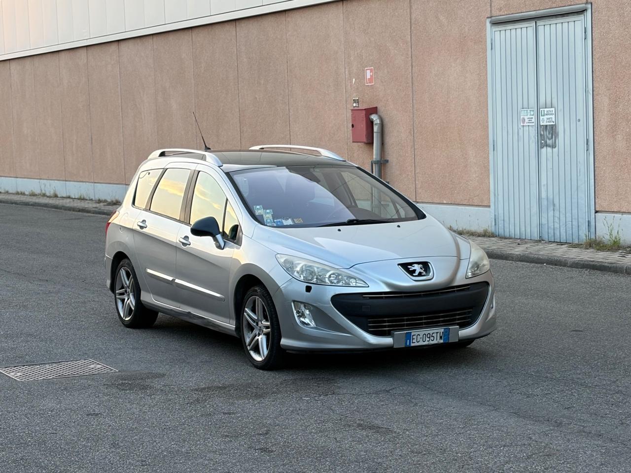 Peugeot 308 1.6d tettto 6 marce auto ok anno 2010 euro5