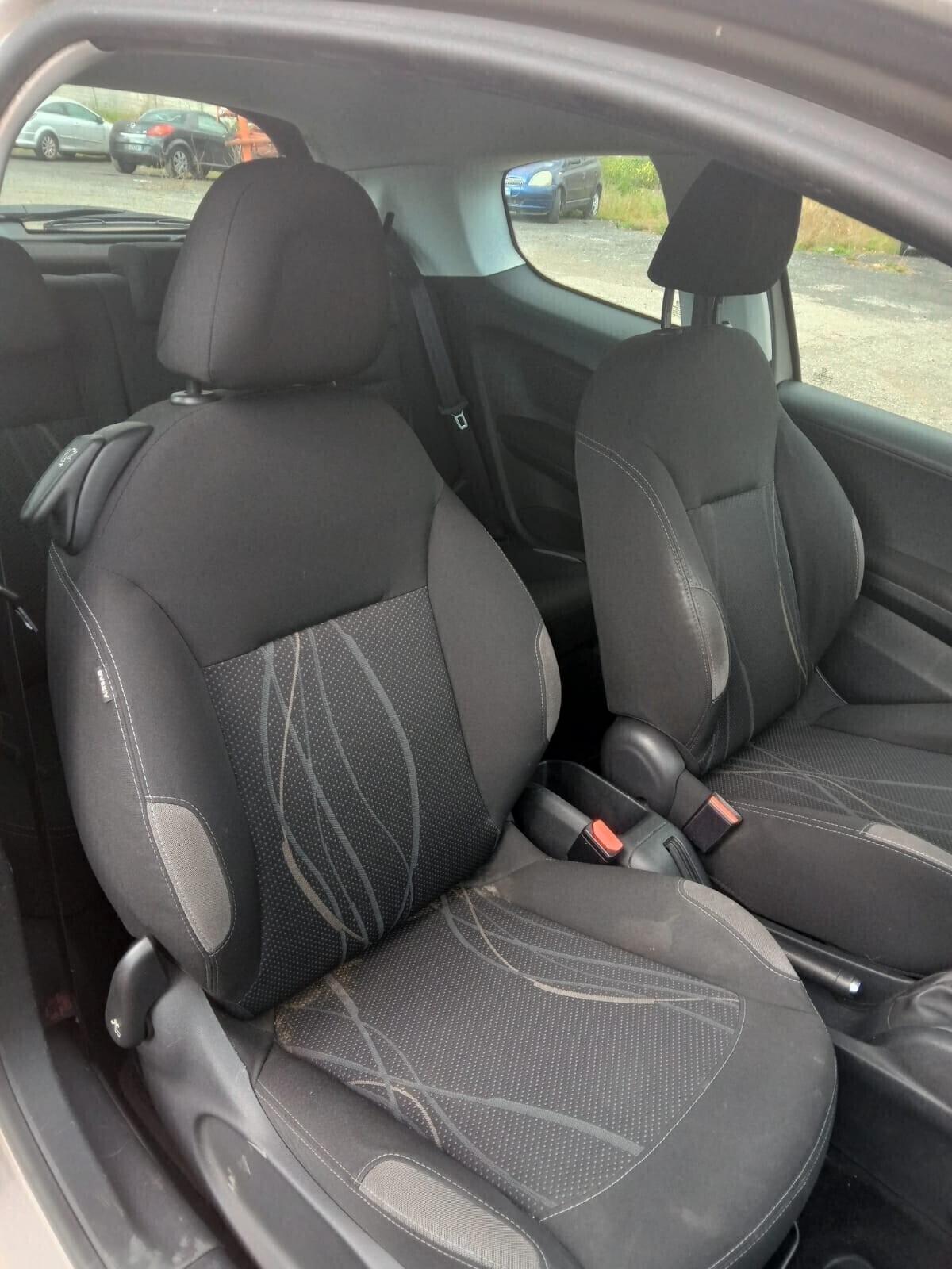 Peugeot 208 1.4 HDi 68 CV 3 porte Access