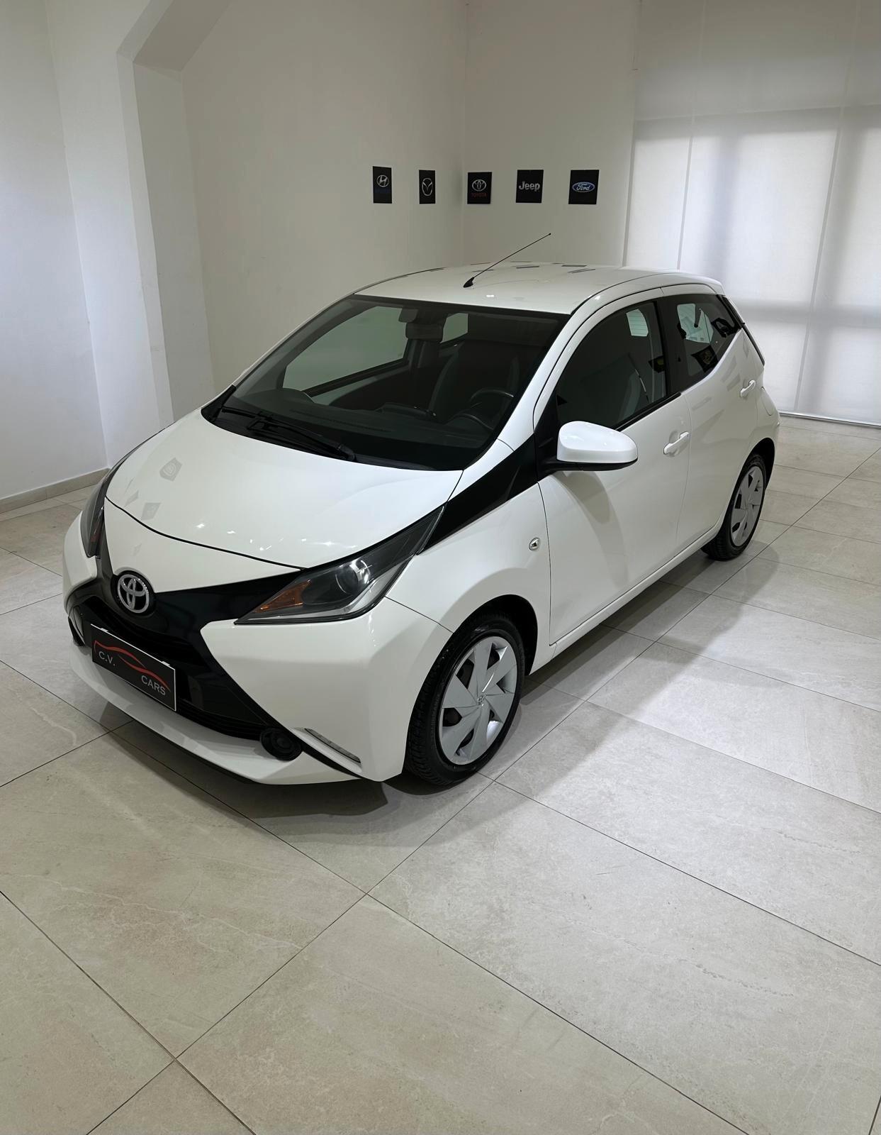 TOYOTA AYGO UNICO PROPRIETARIO GUIDABILE DA NEOPATENTATI