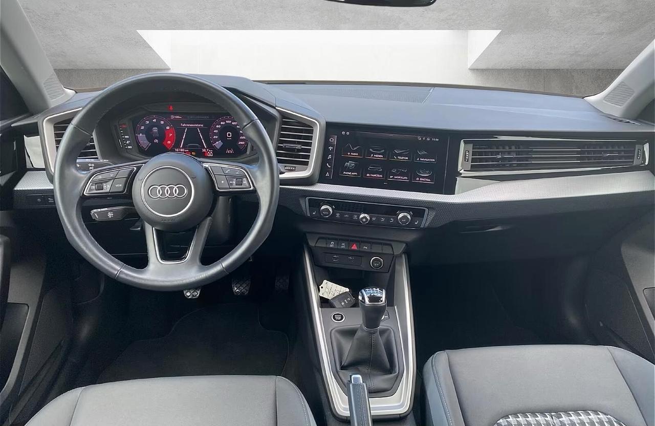 Audi A1 citycarver 30 TFSI Identity Contrast