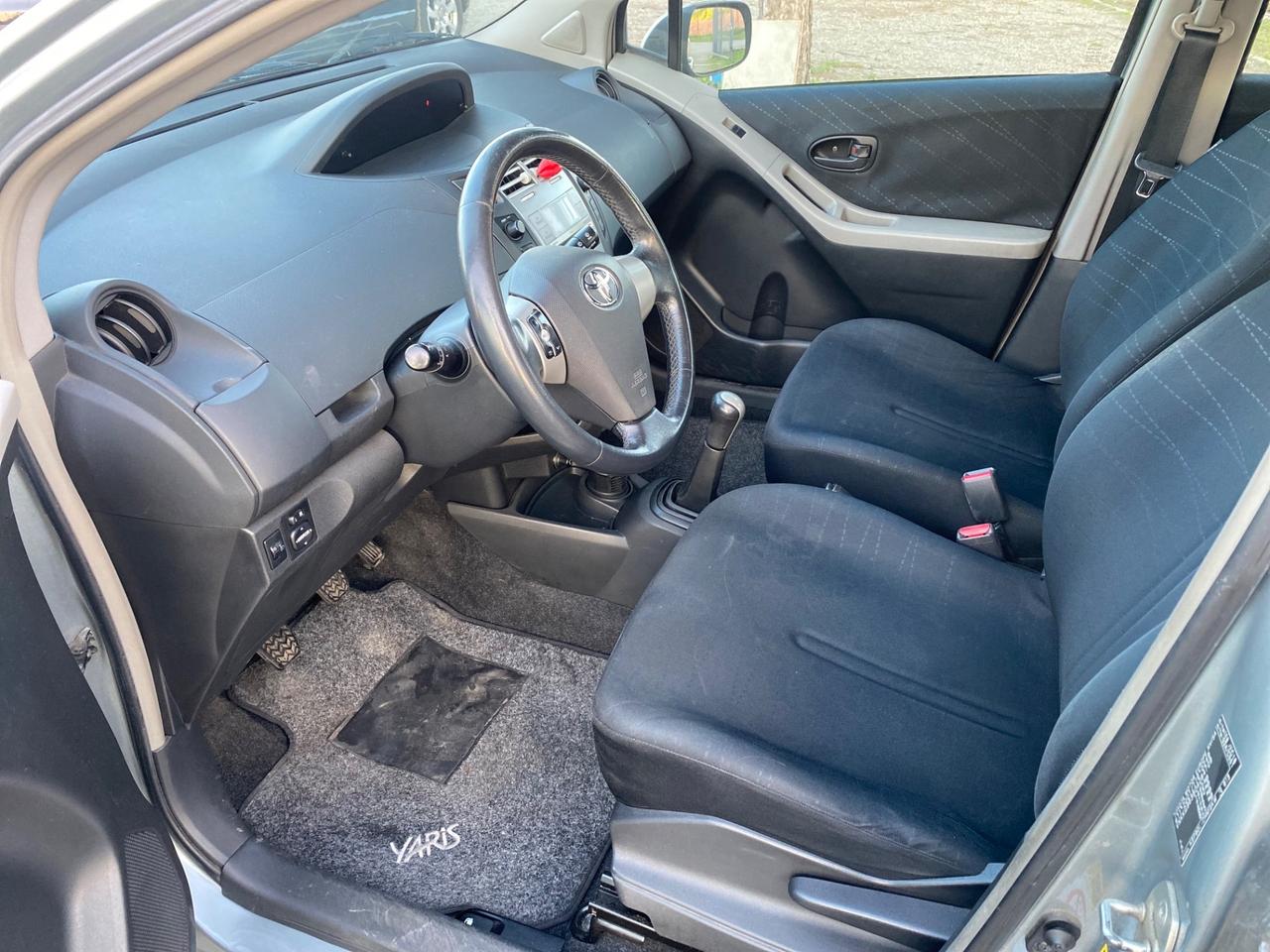 Toyota Yaris 1.0 5 porte