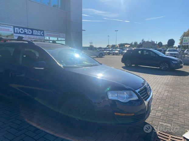 VOLKSWAGEN Passat 1.6/102CV Var. Trendline
