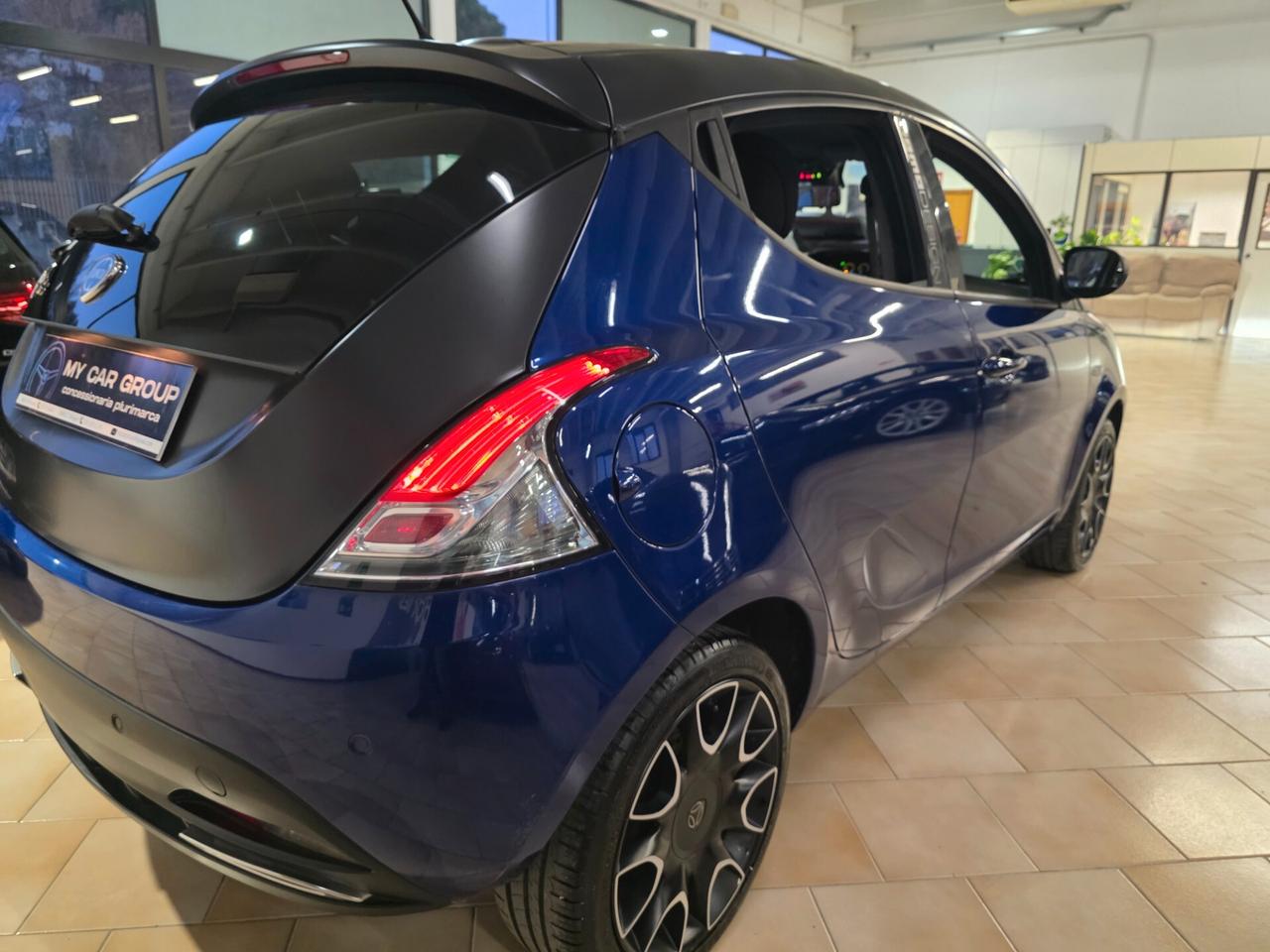 Lancia Ypsilon 1.2 69 CV 5 porte S Momodesign