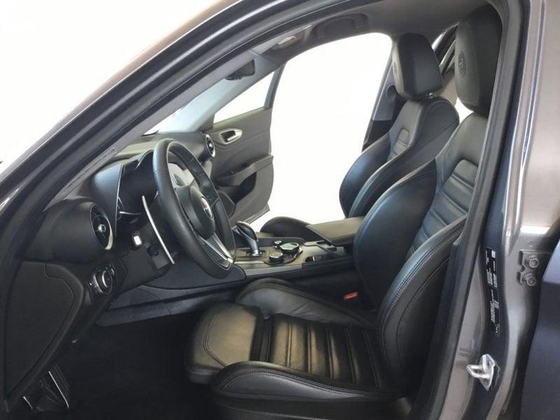 Alfa Romeo Giulia 2.2 Turbo AT8 210CV AWD Q4 Veloce my19