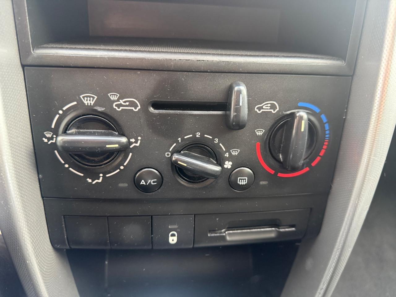 Peugeot 207 - 1.4 5p.