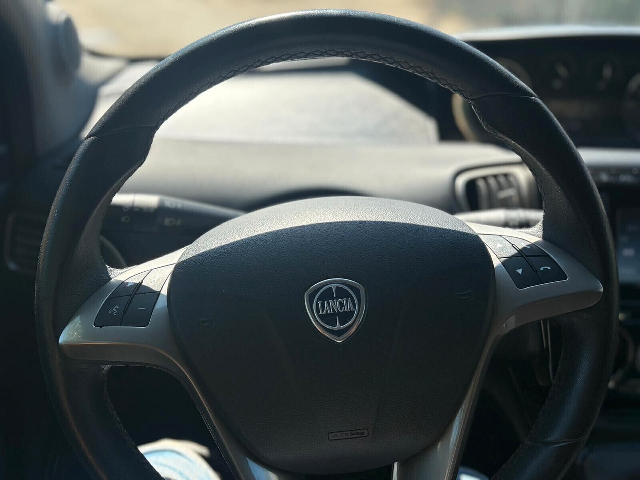 Lancia Ypsilon 1.2 69 CV neopatentati