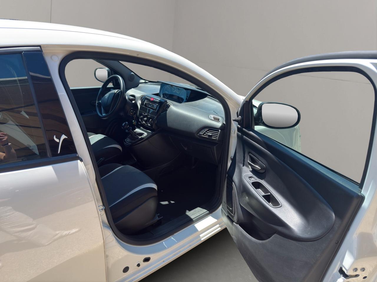 Lancia Ypsilon 1.2 69 CV 5 porte GPL Ecochic Silver