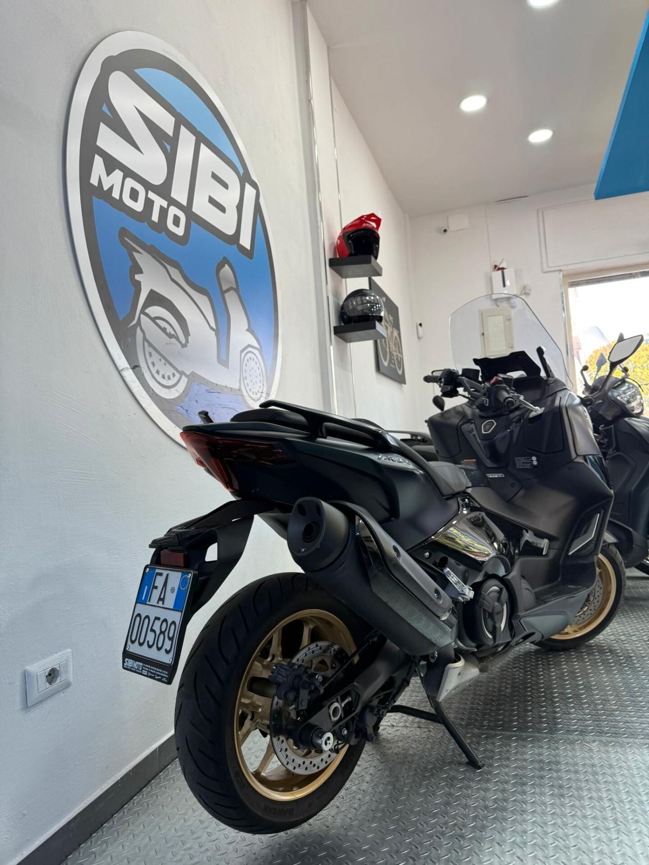 YAMAHA T-MAX 560