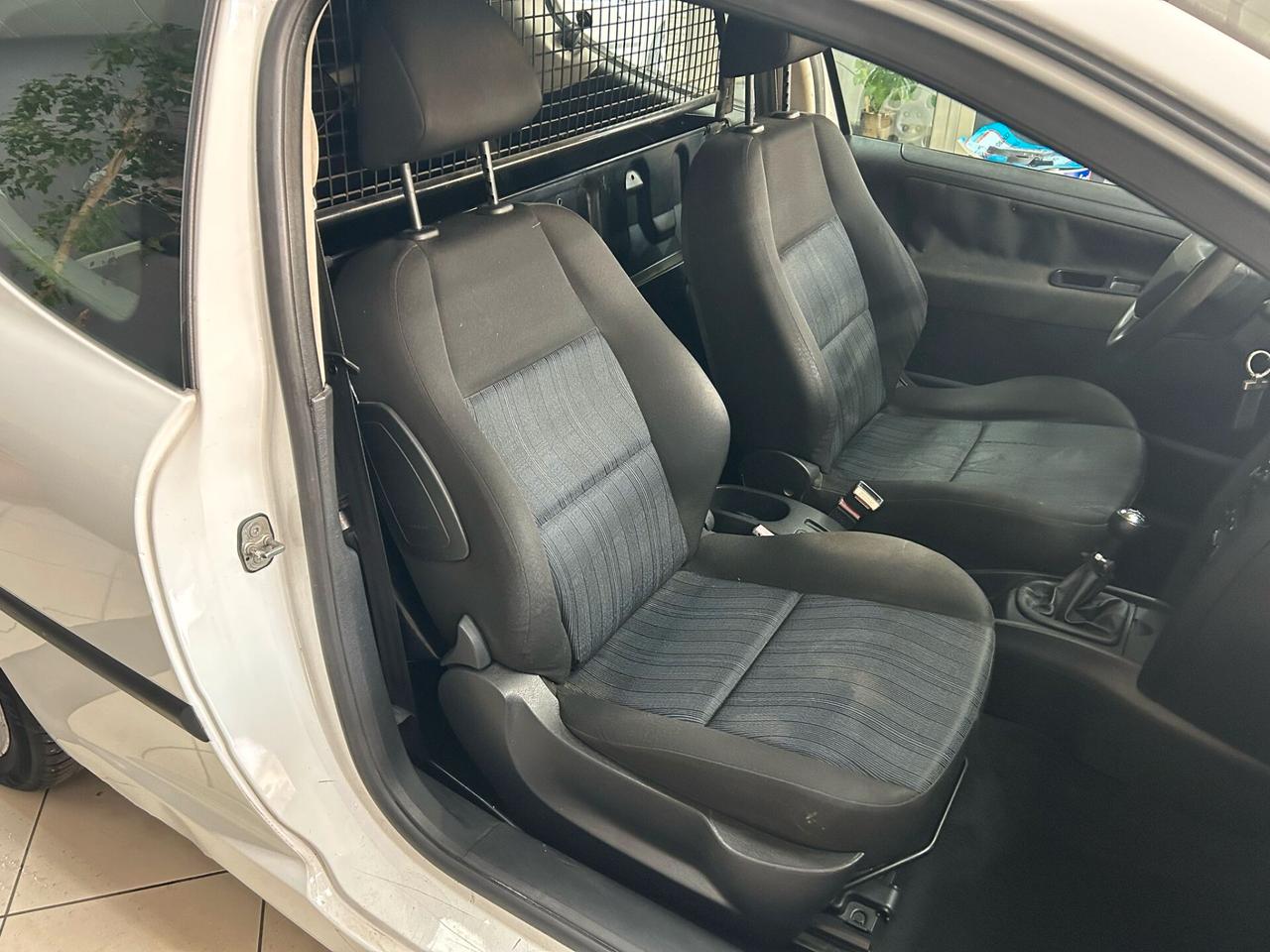 Peugeot 207 hdi 3p - van