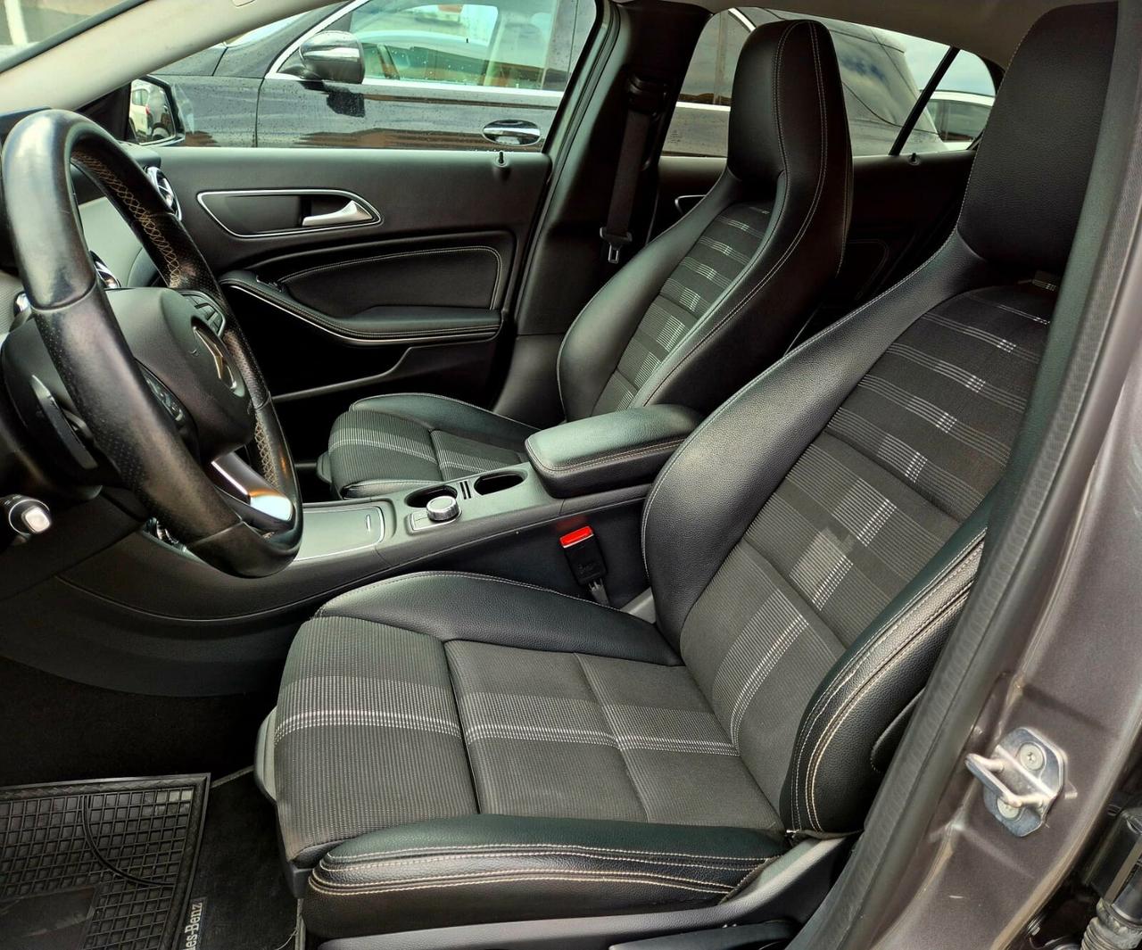 Mercedes-benz GLA 200d Premium Night Edition Automatic