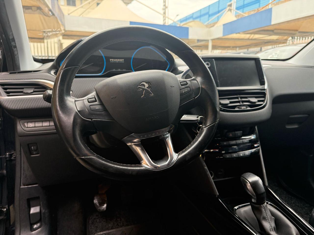 PEUGEOT 2008 1,2 BENZ.