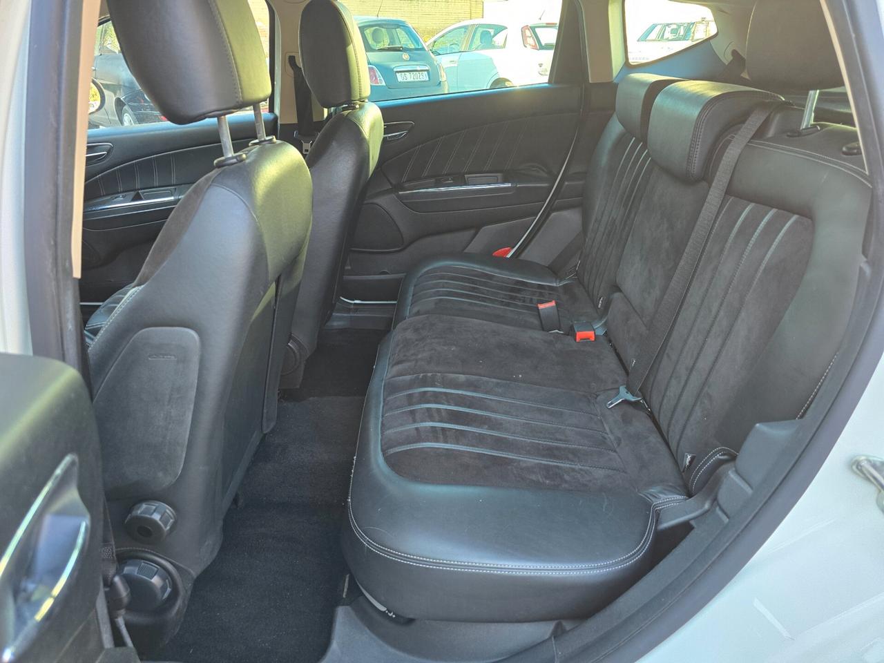 Lancia Delta 1.6 MJT 120cv full opt nuova 2011