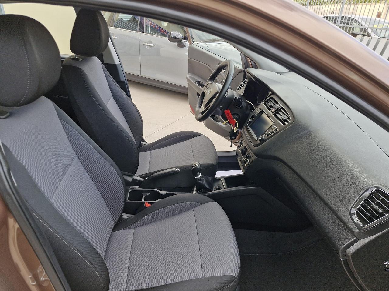 HYUNDAI I20 1.2 CONNECTILNE 75CV ANNO 10/2019