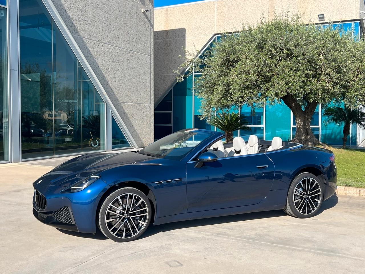 Maserati GranCabrio V6 490 CV AWD possibilità noleggio no scoring