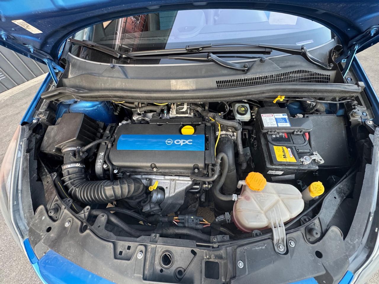 Opel Corsa 1.6 T 192CV 3 porte OPC