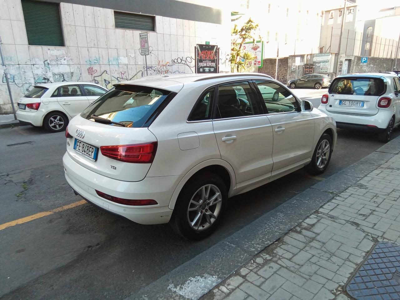 Audi Q3 2.0 TDI 120 CV Business