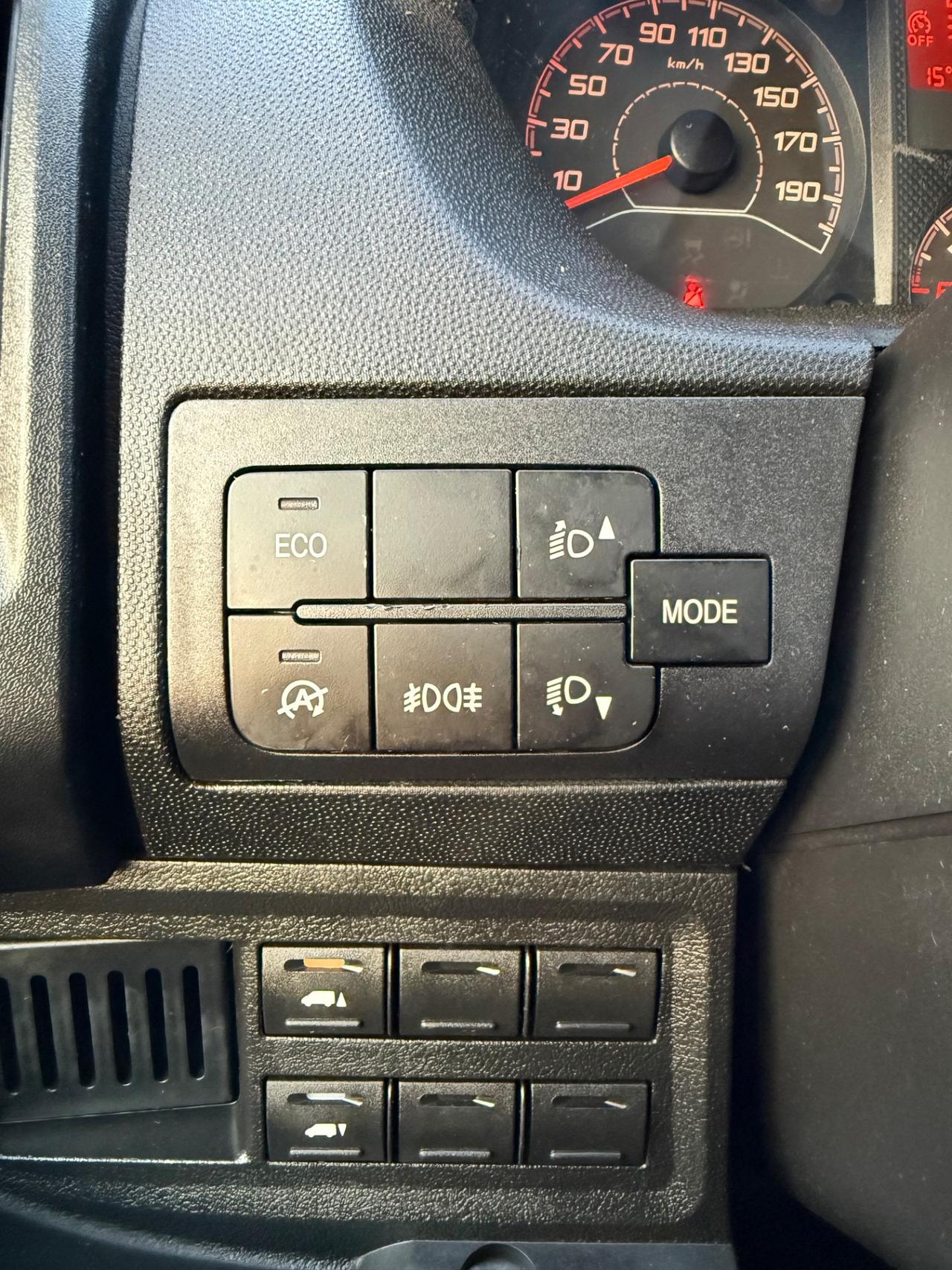 Fiat Ducato centinato con sponda idraulica