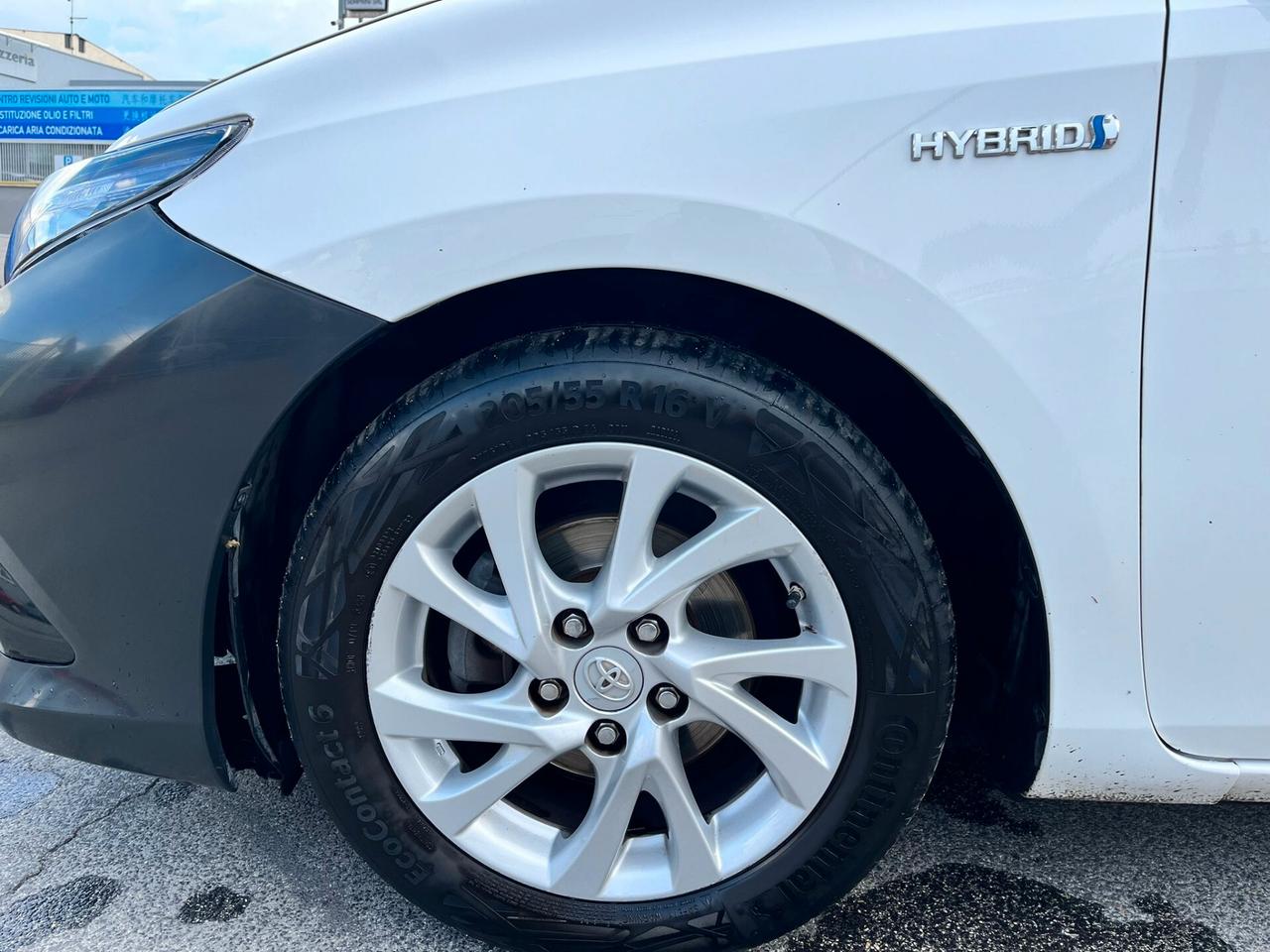 Toyota Auris 1.8 Hybrid sw