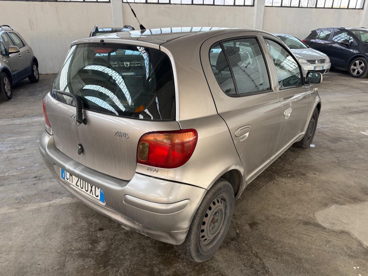 Toyota Yaris 1.3i 16V cat 5 porte Sol NEOPATENTATI