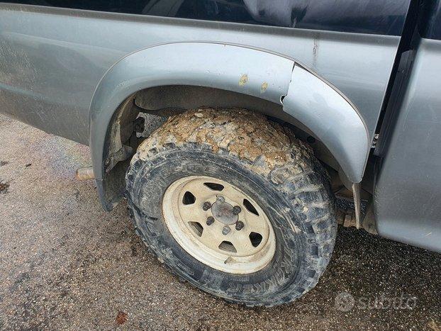 Mitsubishi L200 2.5 TDI 100CV 4WD Doppia Cabina