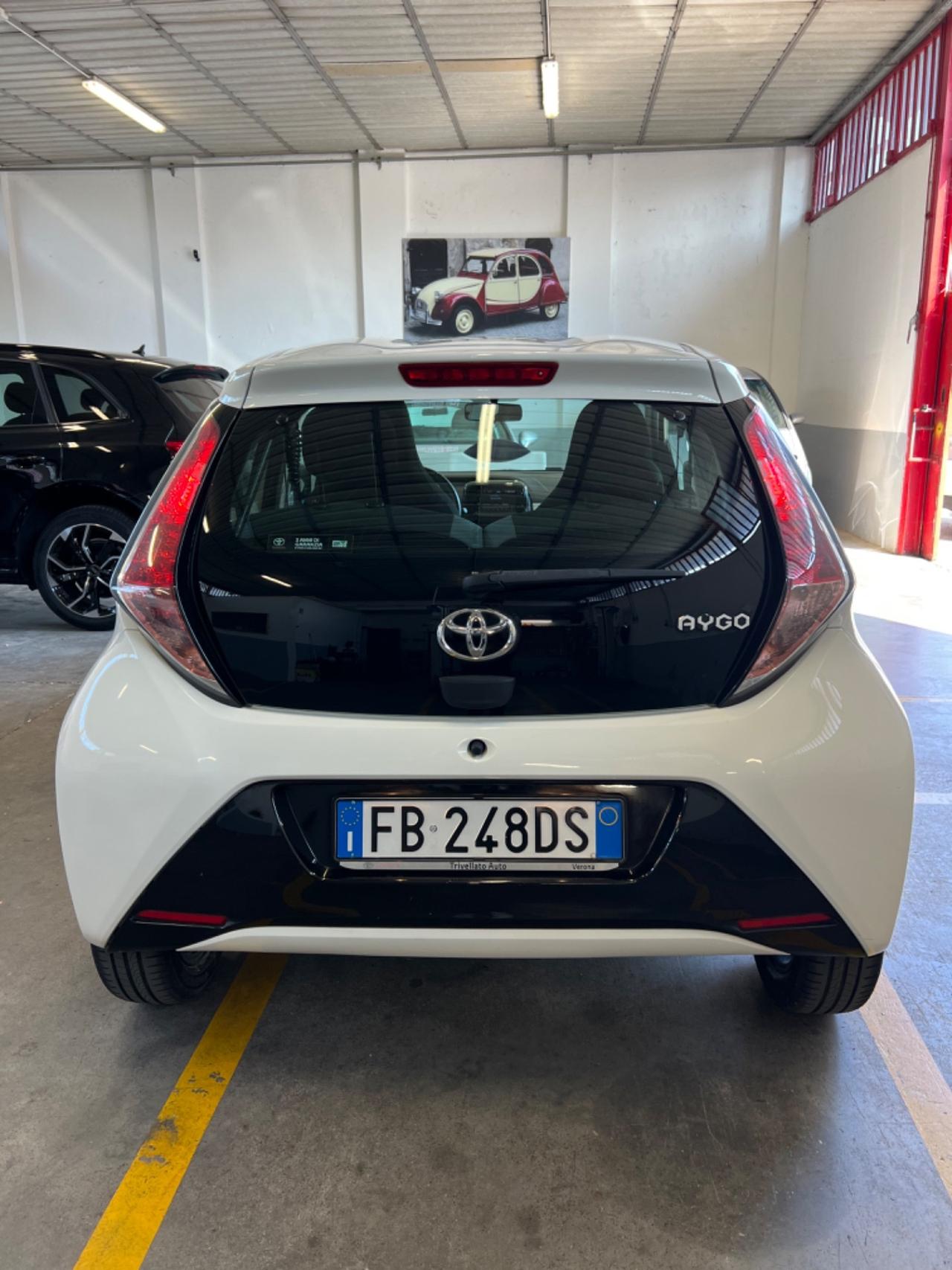 Toyota Aygo 1.0 VVT-i 69 CV 5 porte x-cite MMT