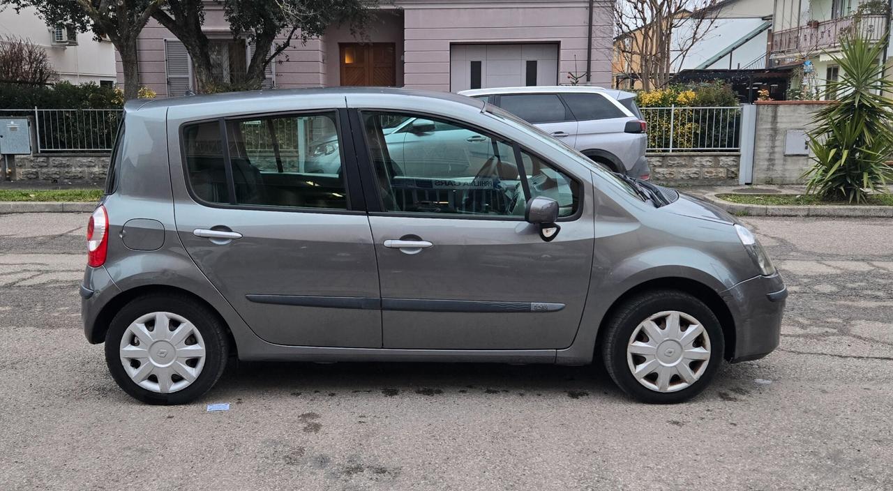 Renault Modus 1.2 16V Luxe Privilège