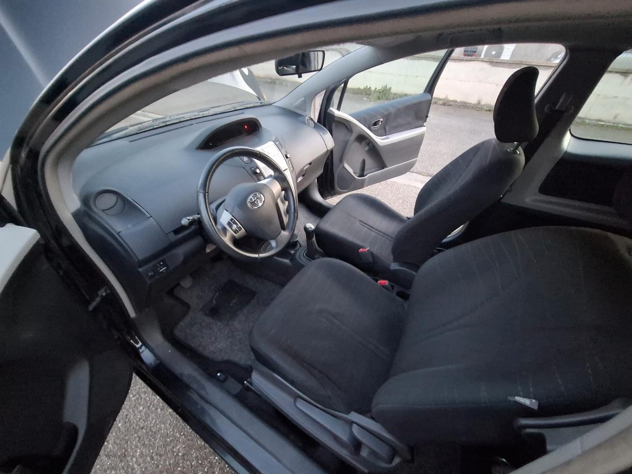 Toyota Yaris 1.0 3 porte SOLAMENTE 112.000 KM