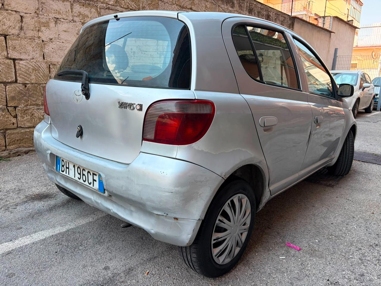Toyota Yaris 1.0i 16V cat 5 porte Sol